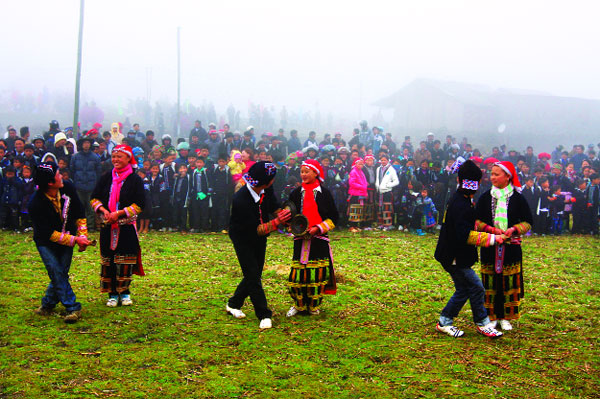 dancing Tet festival